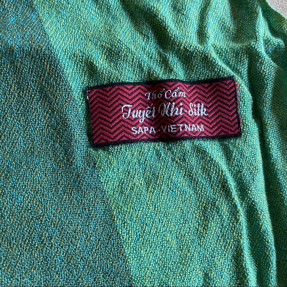 NWOT Green Silk Scarf - Picture 2 of 6